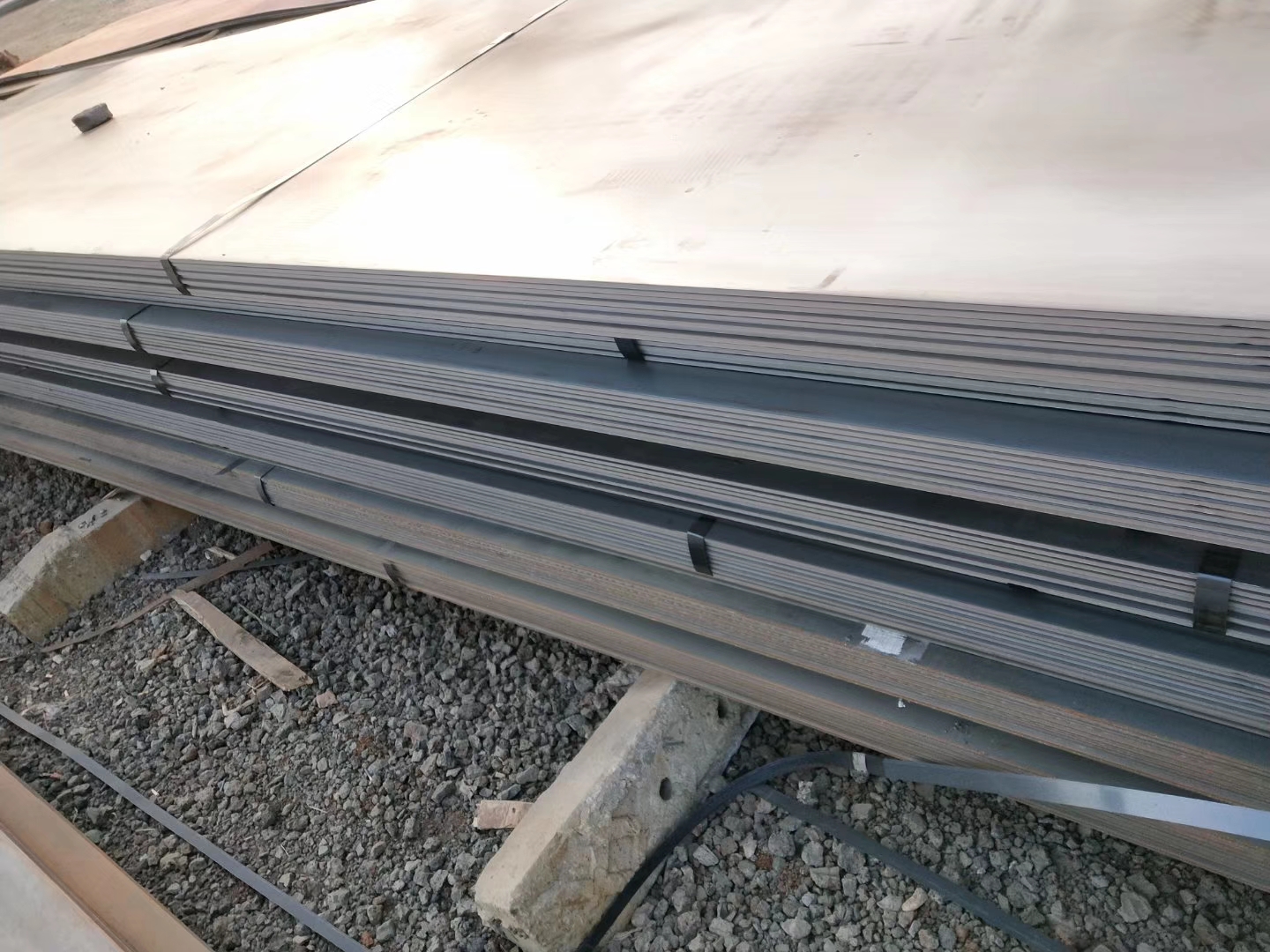 宜賓20毫米nm360鋼板價(jià)格：難抵期貨百點(diǎn)下跌帶來的影響