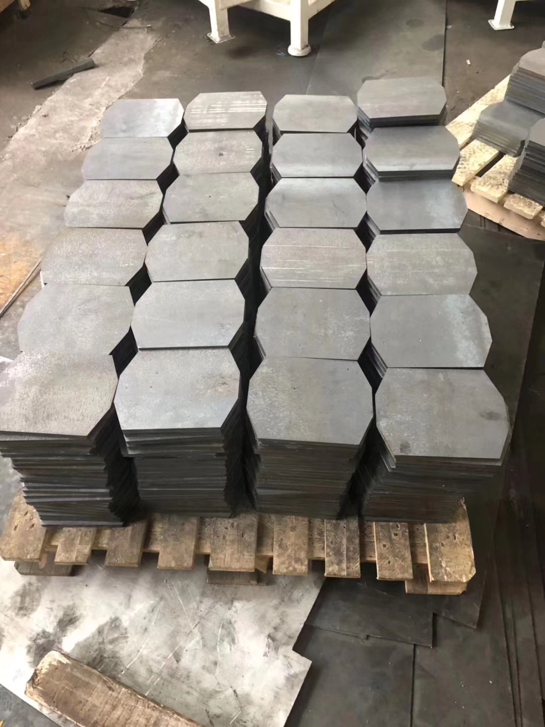 青島零售nm500耐磨板現貨：搶跑出貨明顯 價格弱勢運行